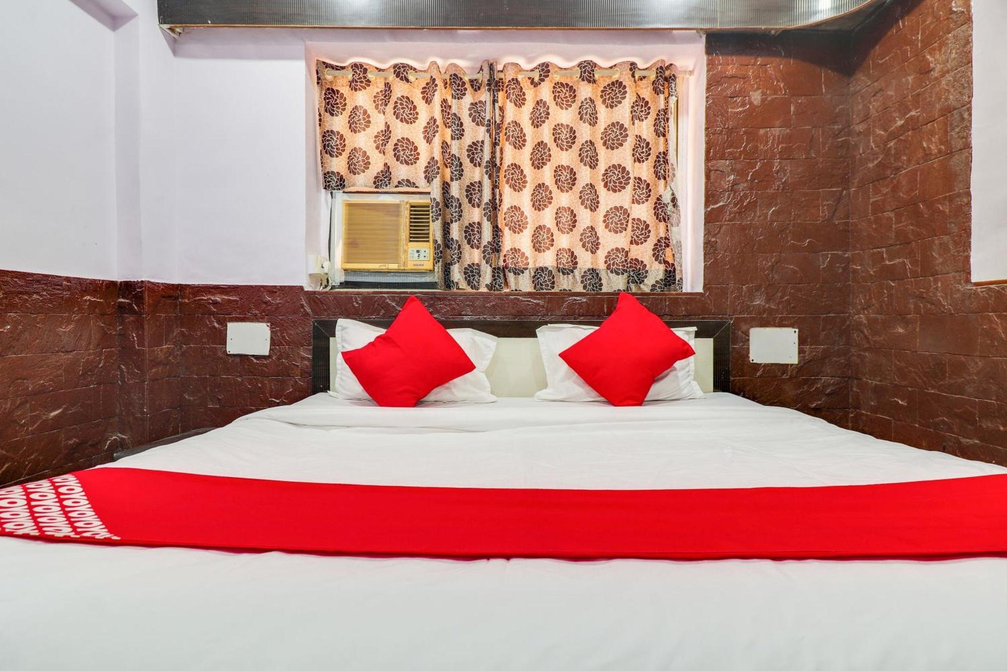 Collection O Sher E Punjab Andheri Hotel